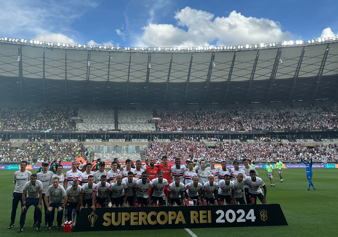 GFhb7F7W0AABcU7?format=png&name=small