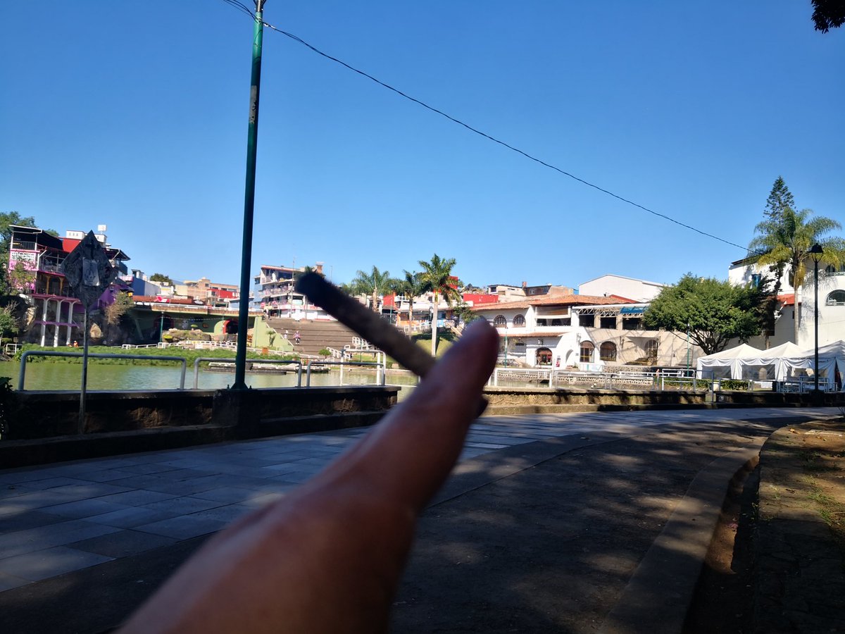 unAlter_egoMas's tweet image. #buenosHumos en los lagos 😎