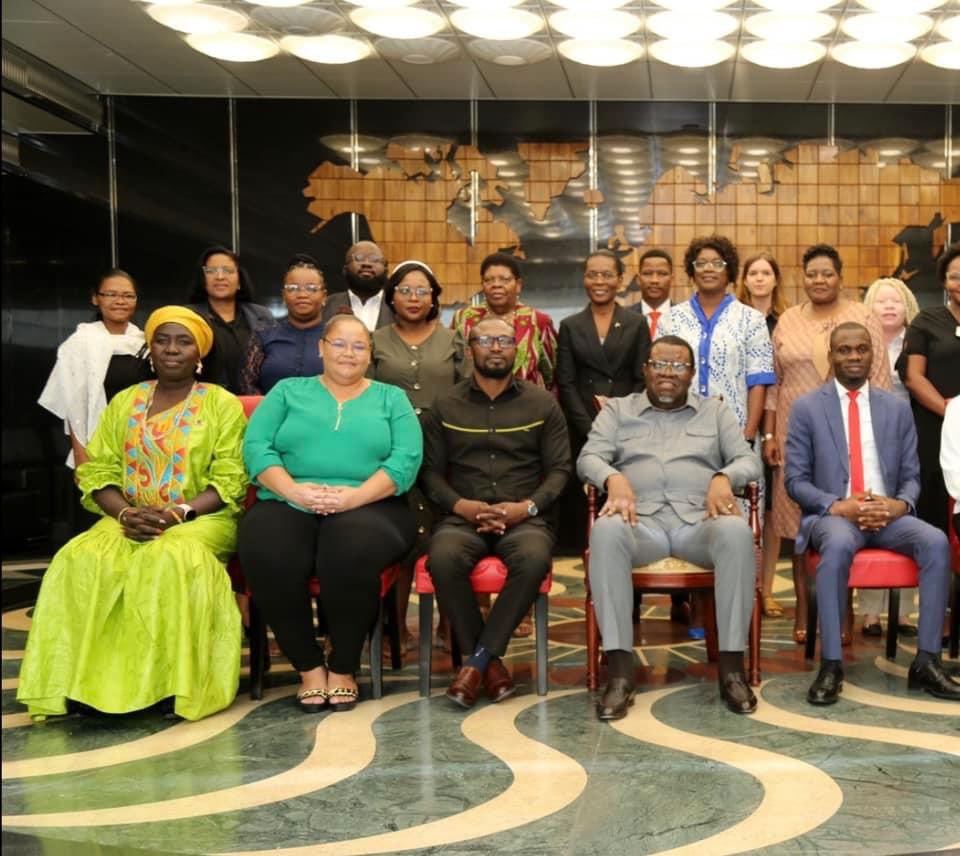 DeromAudrey's tweet photo. C'est avec  grande tristesse que nous avons appris le décès du Président Hage Geingob de la Namibie Il croyait en une Afrique unifiée, Je me rappelle encore de ces conseils lors de l’audience qu’il nous avait accordé. C’était notre conseiller. #Rest #in #Peace https://t.co/kFbaznqwEg