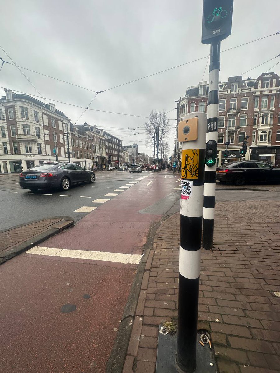 honk_sol's tweet photo. Honk has officially landed in Amsterdam, the Netherlands! 🇳🇱 

Our QR stickers have been strategically placed at key points around the city today.

Wherever you go, you shall find $HONK. The goose is loose! 🪿 https://t.co/h5myTeEJZU