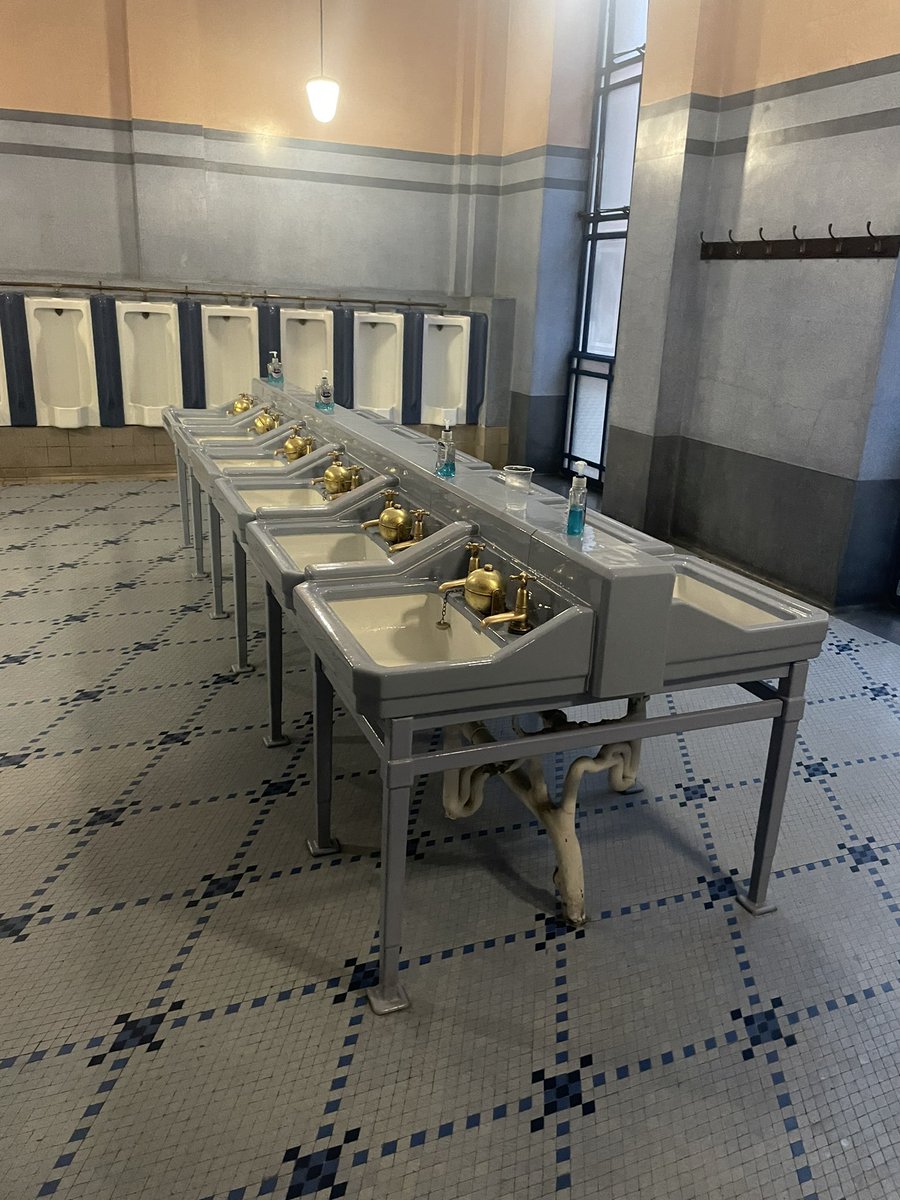 The rather terrific Art Deco gents at Freemason’s Hall (1928-33)