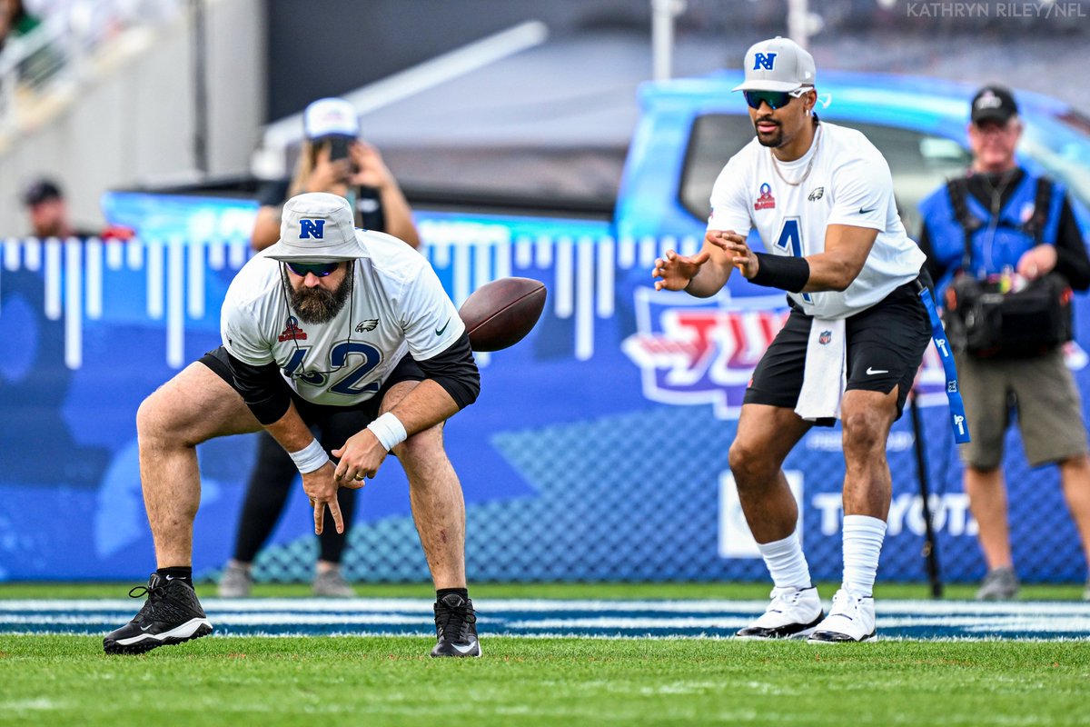 Dynamic duo

<a href="/JasonKelce/">Jason Kelce</a> x <a href="/JalenHurts/">Jalen Hurts</a>