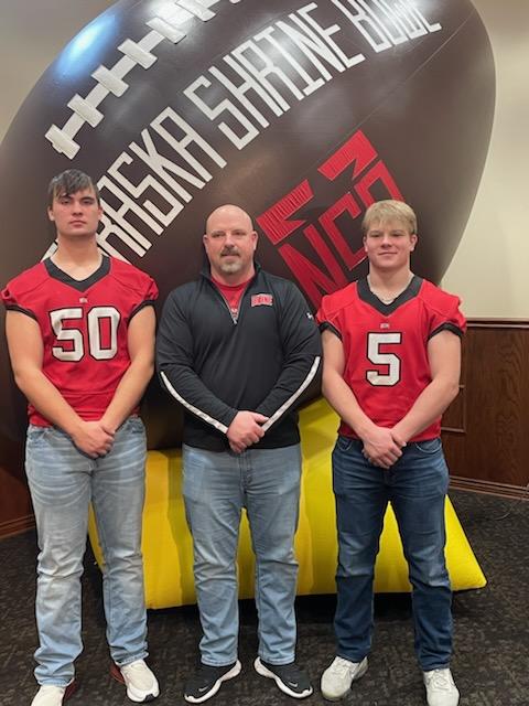 football_boone's tweet photo. Congratulations to @TrentPatzel and @HankHudson11 on being selected to play in the 66th Shrine bowl.
And a selfie w/ the Queen of the @NEShrineBowl Ronnell! #OneMission #stronglegsrun https://t.co/6voSLMODDx