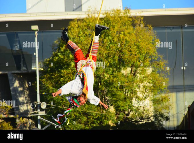 El ritual ancestral Totonaca de los Voladores de Papantla viene desde 600 ac (bc) y piden 5 hombres valientes<a href="/tag/mexican"class="tags"><span>#mexican</span></a><a href="/tag/heritage"class="tags"><span>#heritage</span></a><a href="/tag/cultural"class="tags"><span>#cultural</span></a><a href="/tag/feriadeleon"class="tags"><span>#feriadeleon</span></a><a href="/tag/fe"class="tags"><span>#fe</span></a>
