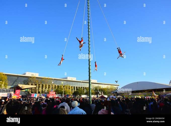 El ritual ancestral Totonaca de los Voladores de Papantla viene desde 600 ac (bc) y piden 5 hombres valientes<a href="/tag/mexican"class="tags"><span>#mexican</span></a><a href="/tag/heritage"class="tags"><span>#heritage</span></a><a href="/tag/cultural"class="tags"><span>#cultural</span></a><a href="/tag/feriadeleon"class="tags"><span>#feriadeleon</span></a><a href="/tag/fe"class="tags"><span>#fe</span></a>