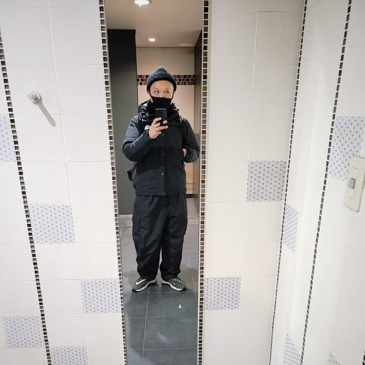 kusoyaro0812's tweet photo. 今日のクツ野郎
〜小心者アラフィフヲジさん 雪警戒バージョン🌨編〜

#不安でしかたない #ca4la #thenorthface #マウンテンダウンジャケット #ユニクロ #超極暖 #UNIQLOU #nike #footscape #古着 #古着好きな人と繋がりたい #スニーカー好きな人と繋がりたい https://t.co/JKIjwOyXmh