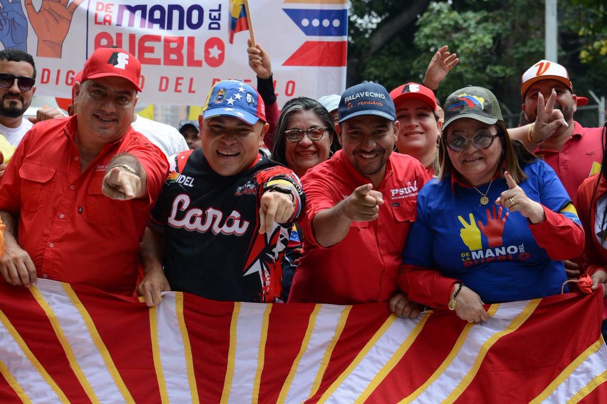 #4Feb LARA PRESENTE EN CARACAS 

Tremenda movilización de pueblo que celebra el Día de la Dignidad Nacional, el “por ahora” del Comandante Chávez hace 32 años que dio esperanza y se convirtió en el para siempre de la Revolución Bolivariana que hoy lidera nuestro presidente pueblo