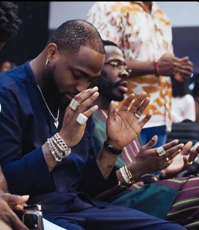 gunnazxy's tweet photo. No true fan of Davido would pass without retweeting this post. We love you Davido

#GRAMMYs #Davido #GRAMMY https://t.co/XbsAiulxw4