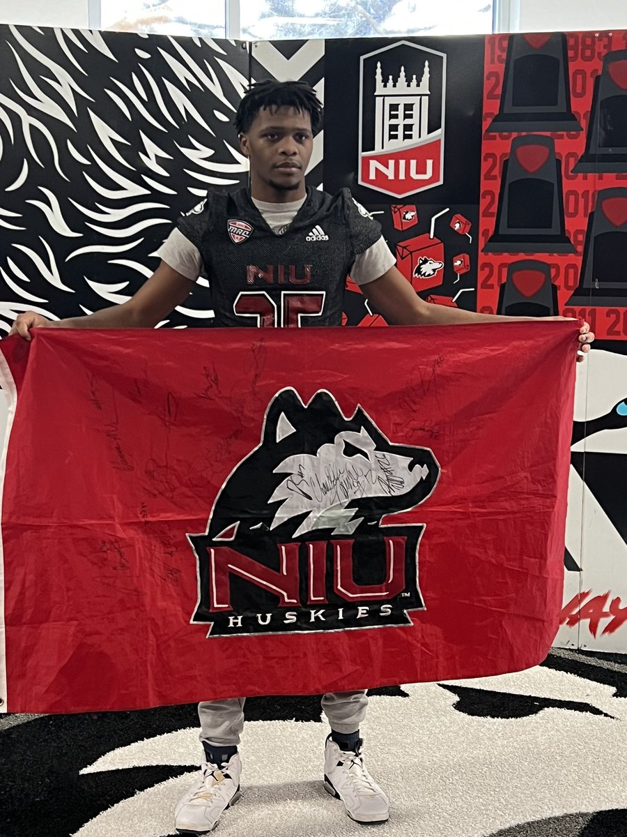 TrueVontae's tweet photo. Thanks too @NIU_Football  for having me out today for my first junior day #TheHardWay @GlenbardSouthFB https://t.co/RUVD5xBMSh