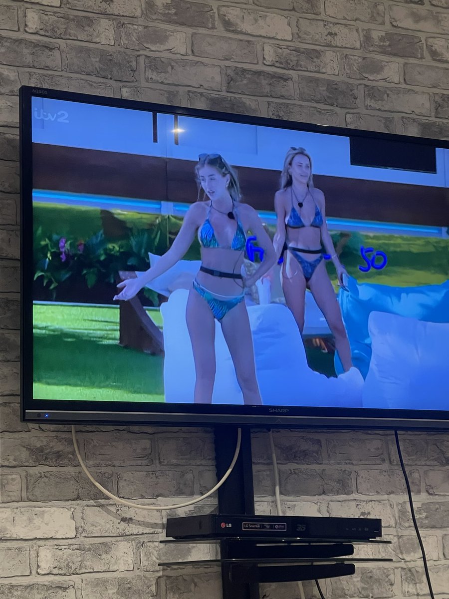 “I’m not nervous, I always tell the truth…”

she is bricking it

absolutely brick-ing it

#LoveIslandAllStars