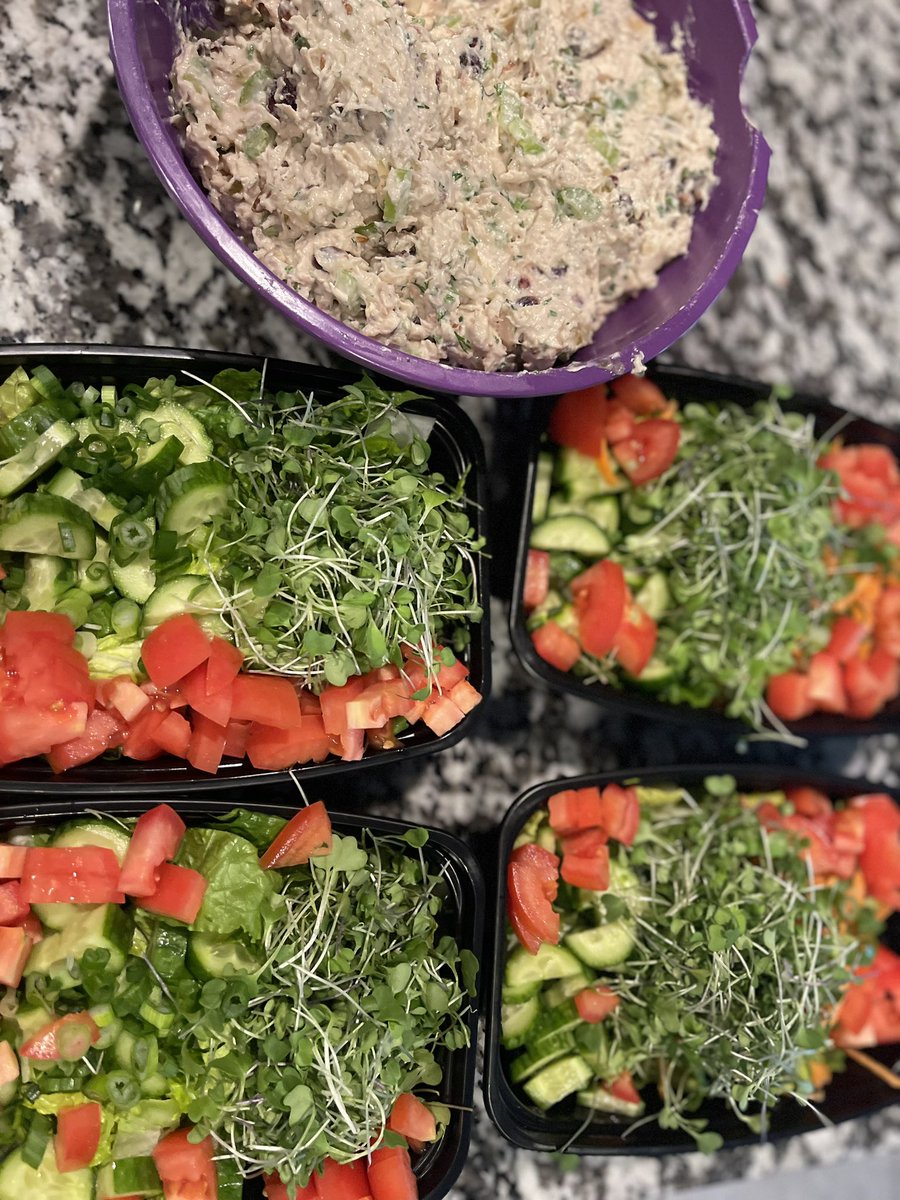 meagprinciPAL's tweet photo. Last week I only got in one workout with the weather and just a hectic week but that is the past! This kicks off a new week to be great! Meal prep &amp; juicing done and I am about to walk in this beautiful weather! #fitleaders #BeGreat #LookForwardnotBackwards💪🏼💪🏼 https://t.co/GyrUpnIHLA