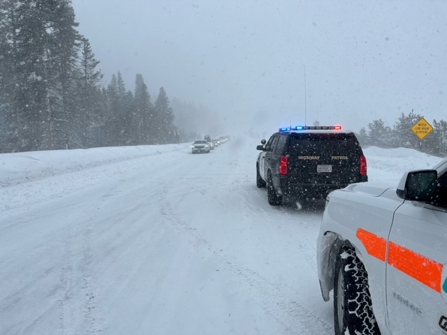 #TrafficAlert #AlpineCounty #CarsonPass SR-88, closing for avalanche control due to heavy snow. Travel is heavily discouraged over the weekend. Use Quickmap.dot.ca.gov for current traffic and road closure info. #Quickmap