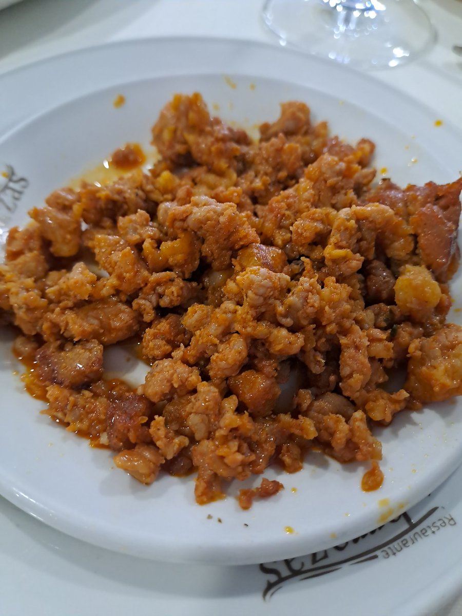 elgordithor's tweet photo. Vuelta a @LasTerrazasRest Paletilla de lechal y Lousas que nos sacó @titolasterrazas De lo mejor de los chicos de Envínate. Este 22 aún con mucho recorrido https://t.co/YzODixNMv8
