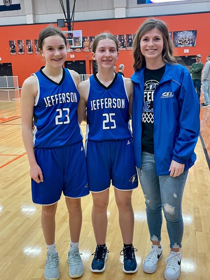 MsNull2019's tweet photo. Way to represent at the Southeast MO Premier All-Star game 👏🏻🏀 proud of these girls! https://t.co/GvfCRXuTP5