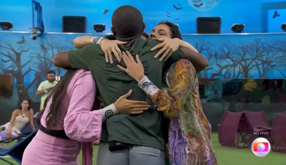 BBBdudu's tweet image. Vocês tentam forçar MUITO que o Matteus e as fadas não gostam do Davi, eles só desconfiam do JOGO dele, mas NUNCA o trataram mal. Inclusive o ser de luz que conversa com insetos não demonstrou nenhuma emoção por ele. Você mereceu MUITO
@davibritof