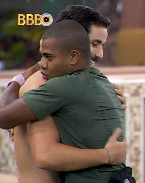 BBBdudu's tweet image. Vocês tentam forçar MUITO que o Matteus e as fadas não gostam do Davi, eles só desconfiam do JOGO dele, mas NUNCA o trataram mal. Inclusive o ser de luz que conversa com insetos não demonstrou nenhuma emoção por ele. Você mereceu MUITO
@davibritof