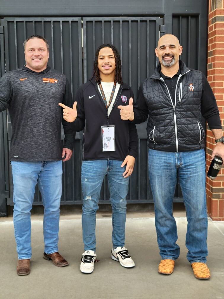 Super super blessed to announce my commitment to OKLAHOMA STATE UNIVERSITY @CowboyFB 🟠⚫️🟠⚫️ #GoPokes #Home #NextLevelFB @seancooper_C4 @coachpratt1440 @JohnWozniak2 @kasey_dunn @Josh_Scoop @PrepRedzoneOK @CoachGundy