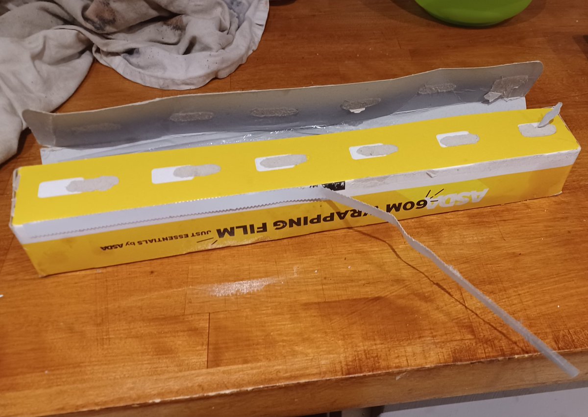 electrichalibut's tweet image. We can put a man on the moon (or CAN we, ect ect) but we apparently still can&apos;t make a cling film cutting blade thingy that stays attached to the box for anything approaching the lifetime of the roll of film it&apos;s for #middleclassrevolt