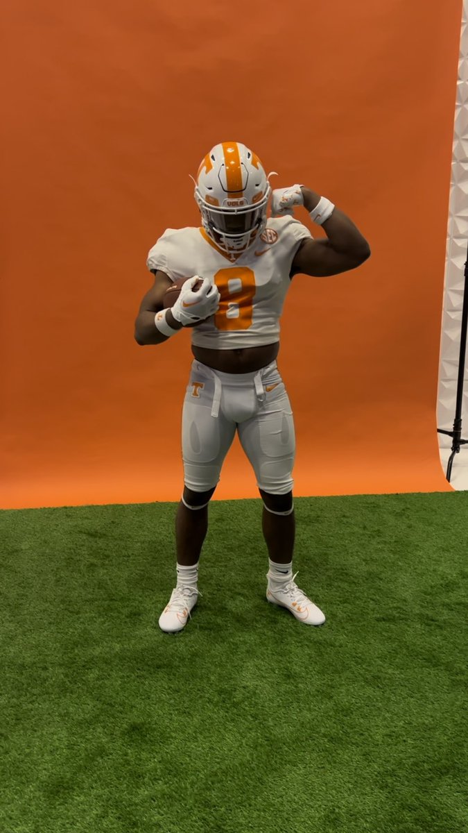K8den_'s tweet image. Junior Snz Loading and kicked off with an awesome visit spent at @vol_Football. Great experience. Lots of info learned and motivation to succeed at that next level.
#GoVols
@CoachSkelton06 @CoachWalt_ @KOlms85 @CoachHARDen52 @ATLRecruits @RecruitGeorgia