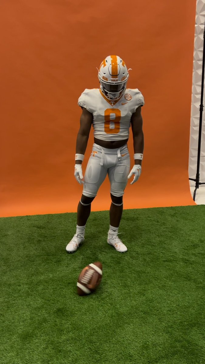 K8den_'s tweet image. Junior Snz Loading and kicked off with an awesome visit spent at @vol_Football. Great experience. Lots of info learned and motivation to succeed at that next level.
#GoVols
@CoachSkelton06 @CoachWalt_ @KOlms85 @CoachHARDen52 @ATLRecruits @RecruitGeorgia