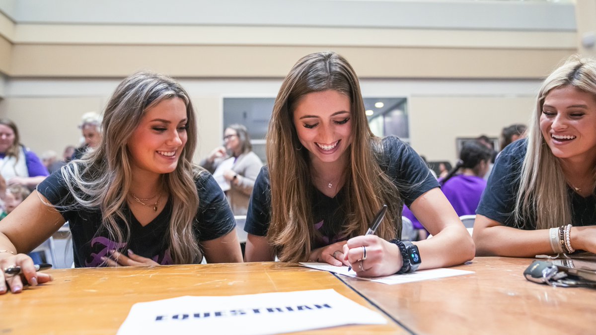 TCUWEquestrian's tweet photo. Loved getting to meet and celebrate girls and women in sports with the best fans in the world!

Thank you for having us @tcuwbb 💜💜

#GoFrogs x #1Family1Mission https://t.co/crwcXFtrs9