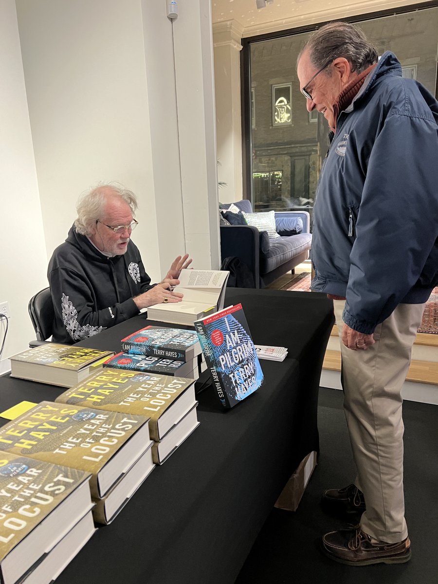 Terry Hayes' THE YEAR OF THE LOCUST tour rolls on after today's event with @unlikelybkstore in Plainville, MA... 🎟️Mon 2/5 Great Barrington, MA @BookloftBRKSHRS at @TheMahaiwe mahaiwe.org/event/the-book… 🎟️Tue 2/6 Hartford, CT @TwainHouse with @ChrisHKnopf marktwainhouse.org/event/the-year…