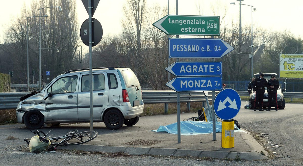 zazoomblog's tweet image. Auto guidata da un 21enne investe gruppo di ciclisti: un morto e un ferito gravissimo a Pessano con Bornago - #guidata #21enne #investe #gruppo zazoom.it/2024-02-04/aut…