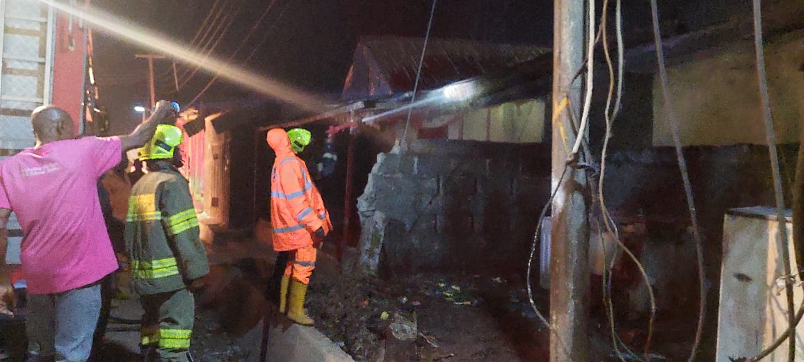 FedfireO's tweet photo. Still today at 2033hrs, we turned out to Nkwo Ezeogba Emekuku, A fire involving a transformer that spread to a nearby shop &amp; public toilet. Fire blanketed &amp; extinguished. @aaanyaehie @Hope_Uzodimma1 @BigSis9ja @MyOwerri @mybasictarget @awameal1 @Mikeanowa @903toastfm @Fedfireng https://t.co/PaSj5Fhzar