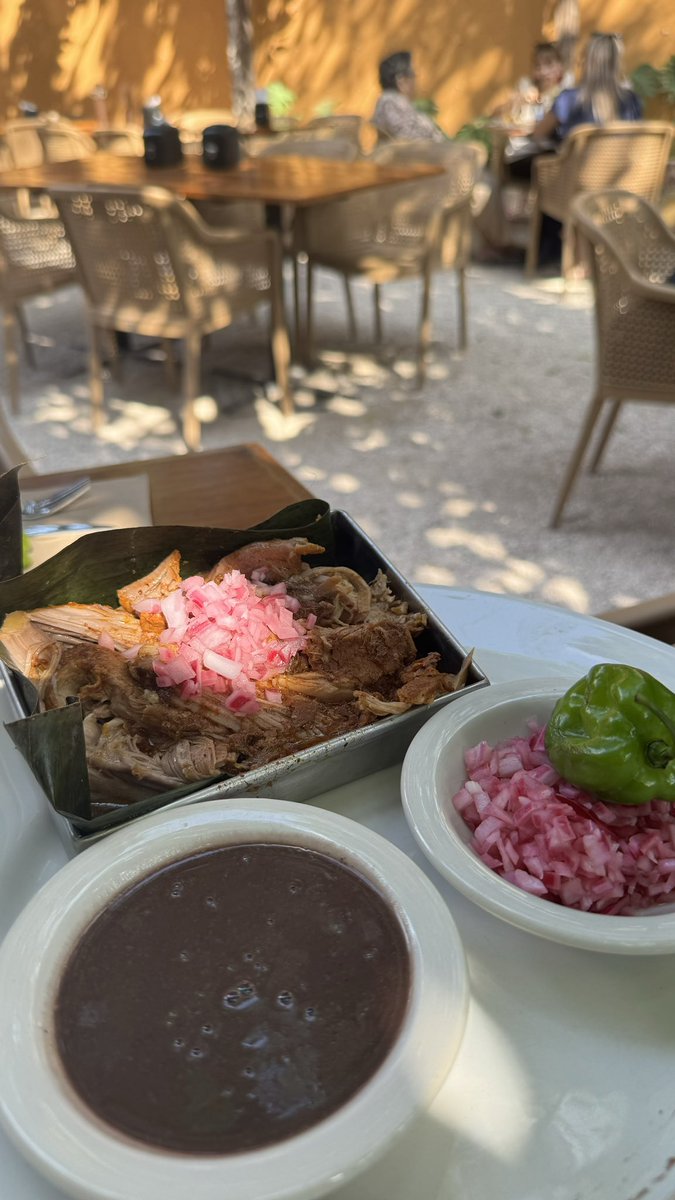 Alicia_MtzYuc's tweet photo. Quién soy yo para decir que no…#ManjarBlanco #VisitMerida https://t.co/0Qgxorsr31