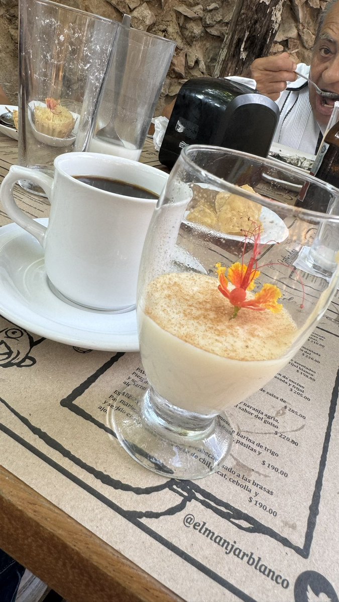 Alicia_MtzYuc's tweet photo. Quién soy yo para decir que no…#ManjarBlanco #VisitMerida https://t.co/0Qgxorsr31