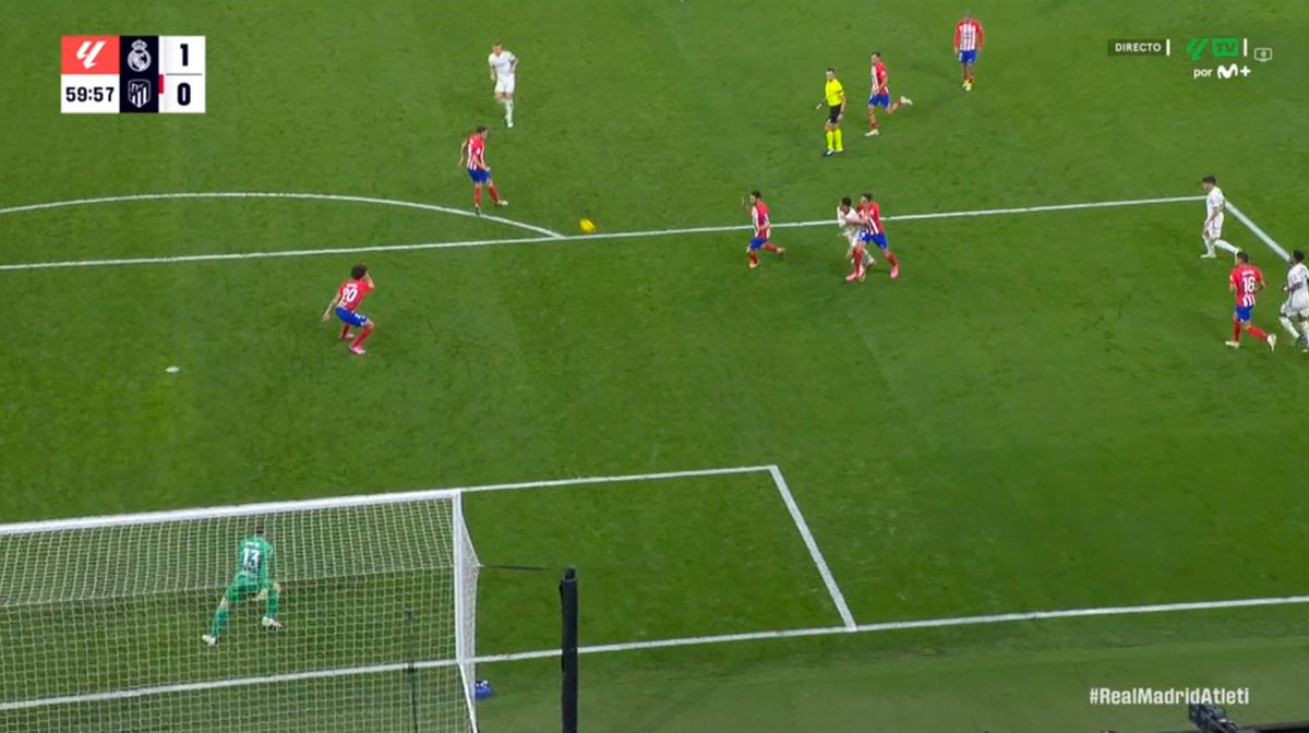 marcosiz02's tweet photo. Que alguien me explique como esto no se ha pitado. Lo del VAR es incomprensible. Es un penalti clamoroso. #RealMadridAtleti https://t.co/AZcS5GZ9Z4