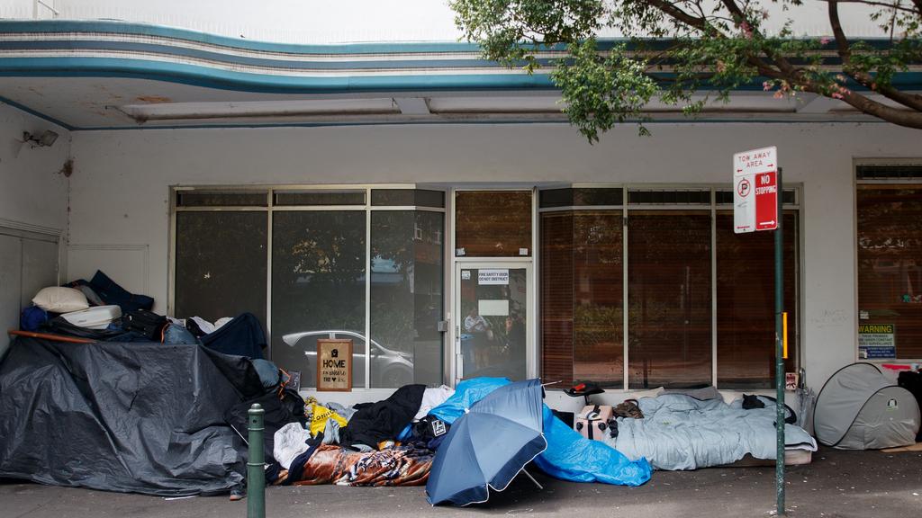 homeless_ngo's tweet photo. Heartbreaking story behind shock picture >> https://t.co/RyDGk2BlOD - A new homelessness encampment, known by inhabitants as “Wayside After Hours,” has sprung up in one of Sydney's most affluent suburbs. #nswpol #PottsPoint #homelessness https://t.co/3SuZmKNQDN