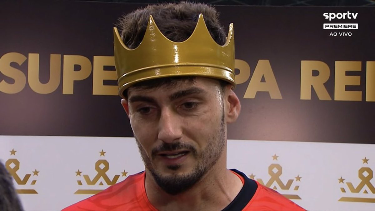 spfcpics's tweet image. - Foi importante na copa do Brasil, defendendo pênalti contra o Sport
- ⁠Fez aquela defesa milagrosa contra o Corinthians 
- ⁠Defendeu dois pênaltis, que deu título para nós 

Você é foda, Rafael!