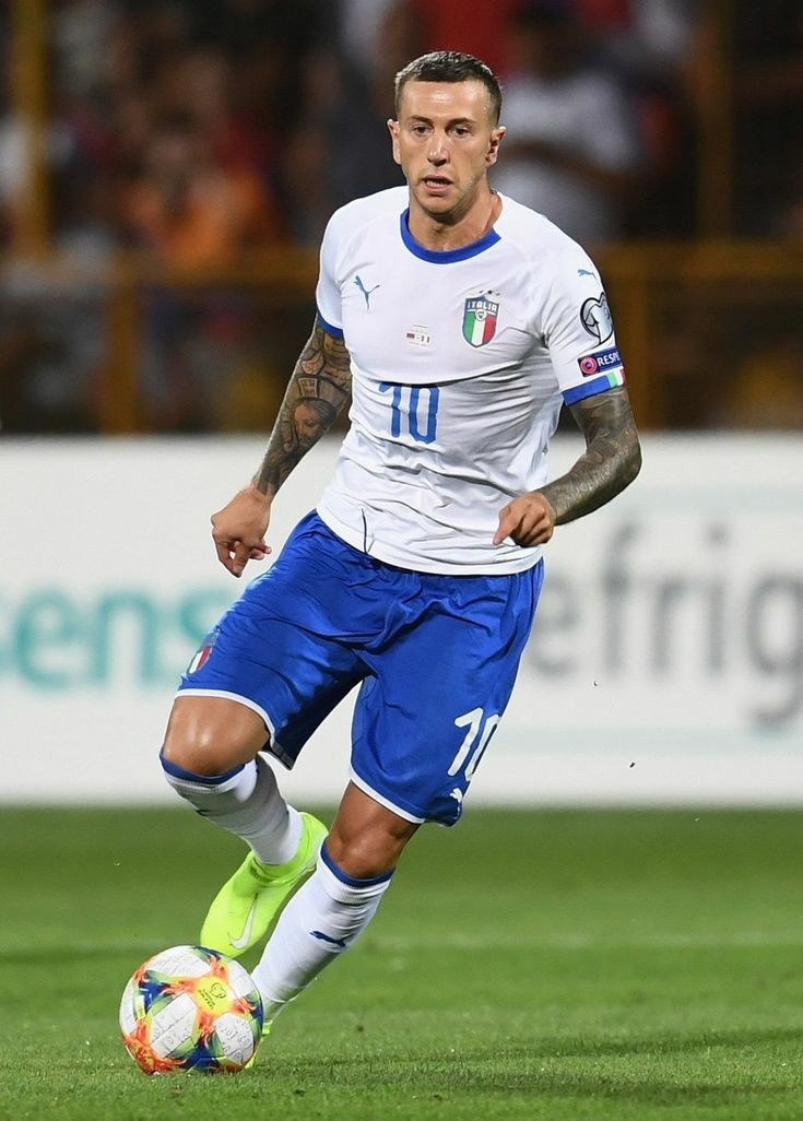 Uma grande sugestão para Augusto Melo, Bernardeschi jogador de 29 anos,que pertence ao Torino,com passagens a Juventus e Seleção Italiana,custa apenas 5 milhões de euros,com certeza vinha para ser uns do melhores jogadores do Brasil.👀