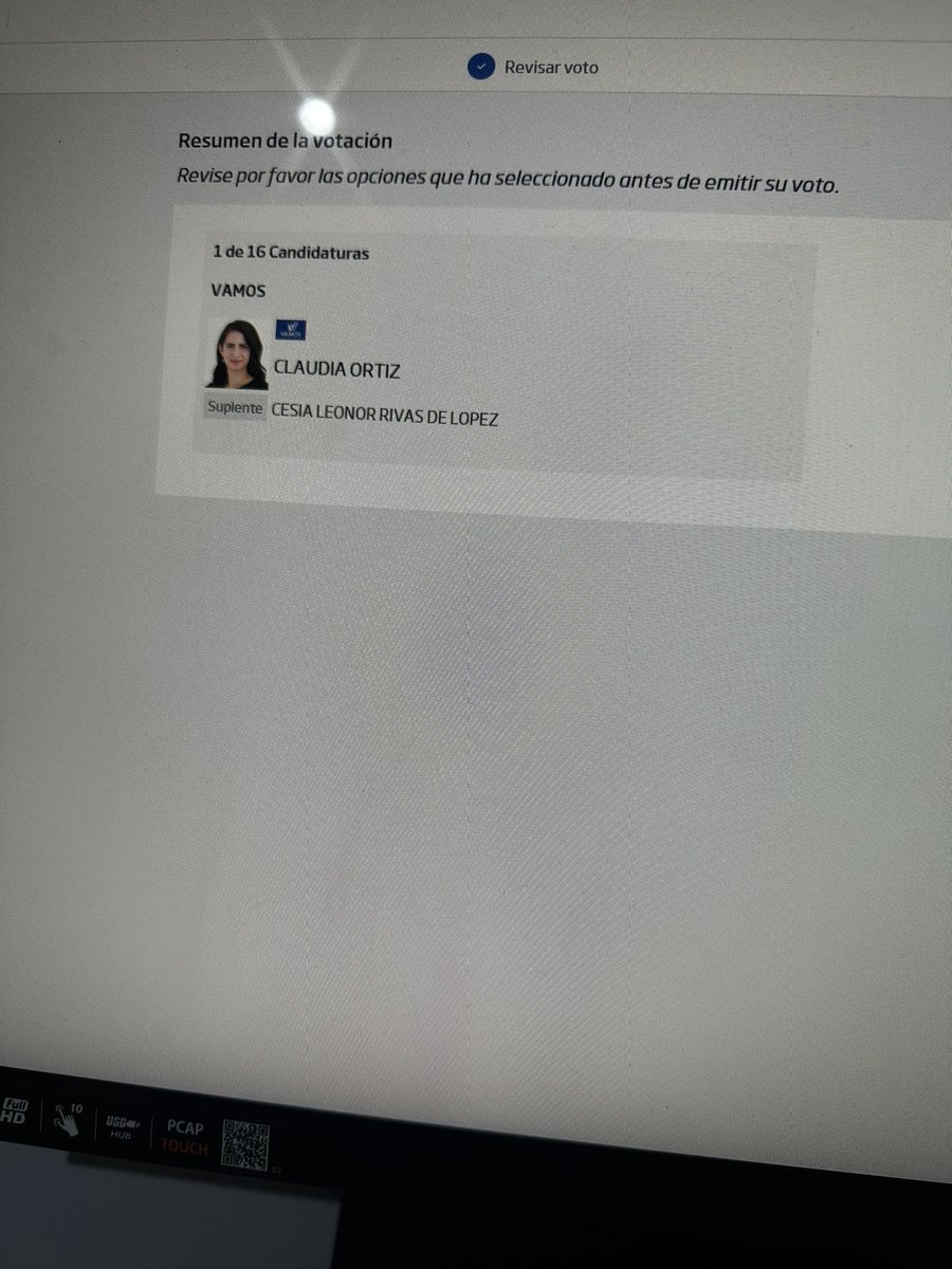 _CastilloLF's tweet photo. @ClaudiaOrtizSV 
Desde el exterior, pero esta candidata ha demostrado que tiene caracter y criterio https://t.co/lfgArrv2Nx