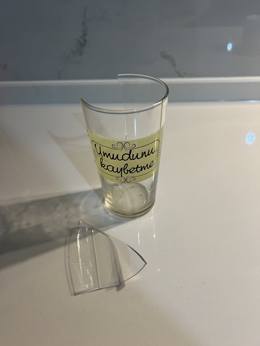 Bazen evren mesaj verir. Sanırım umudumu kaybetmeliyim.