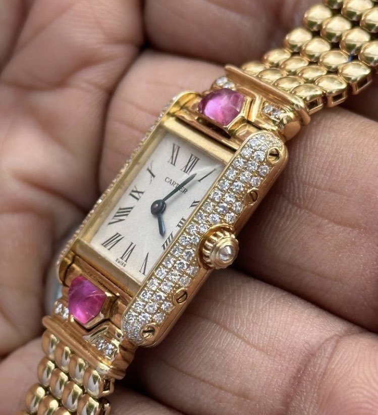 Shtreetwear's tweet photo. Cartier Tank https://t.co/IhEKUY8Dwl