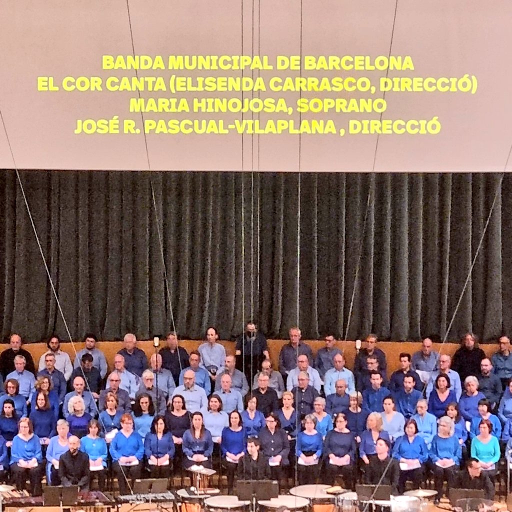 140 cantaires apassionats amb una gran formació com la <a href="/BandaBarcelona/">Banda Municipal BCN</a> ?
Aquesta tarda ho hem viscut a l'<a href="/auditoribcn/">L'Auditori</a> amb la soprano Maria Hinojosa i el Mestre Pascual-Vilaplana!
Felicitats a tots els que heu fet possible un dels #reptes2024!!