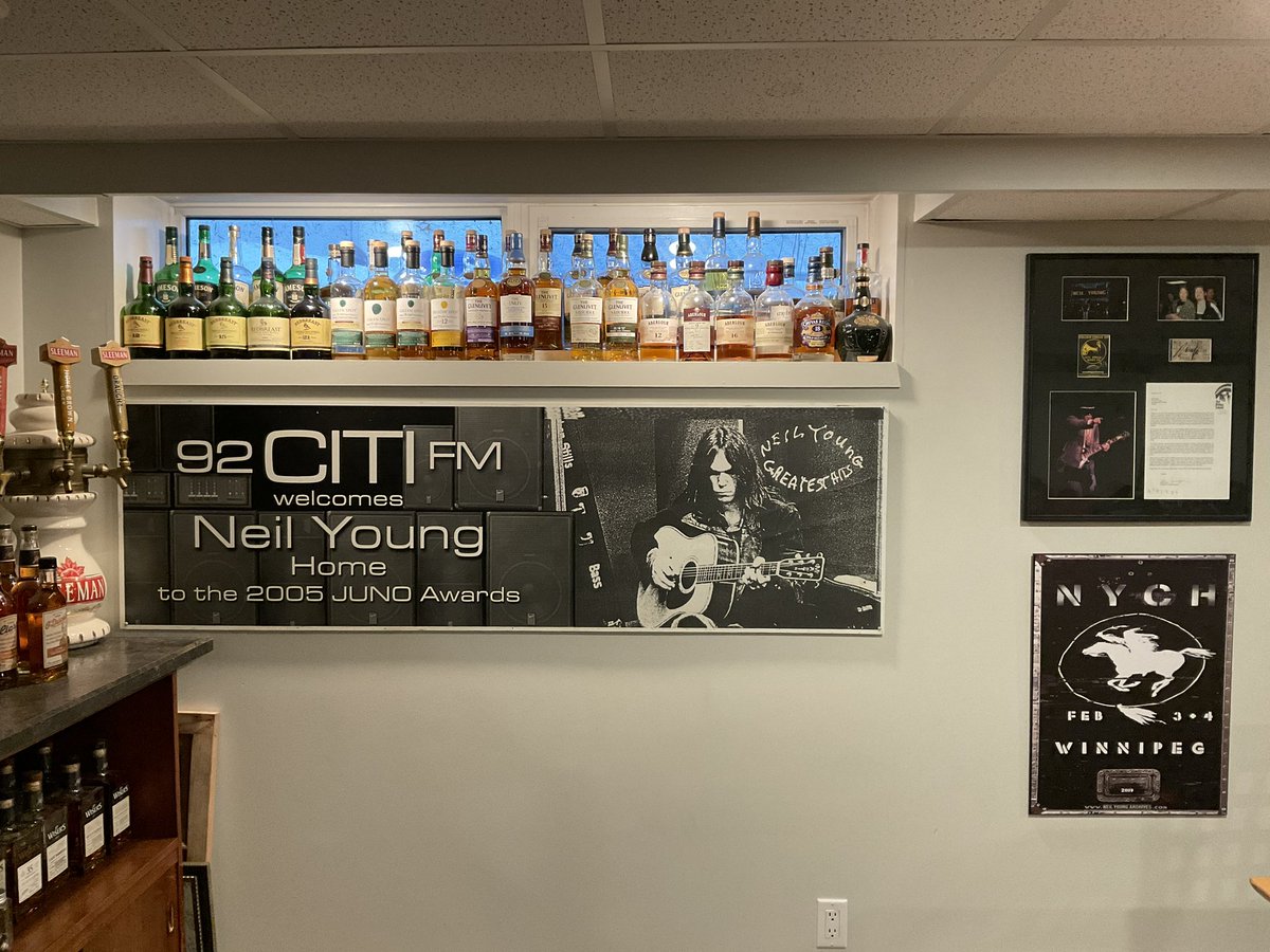 jaykaypee14's tweet photo. Thanks to Darren Jopka, @RolliesBar78 has a kick-ass new piece hanging on the wall! #UncleNeil @921citi https://t.co/OfzBMVaIHj