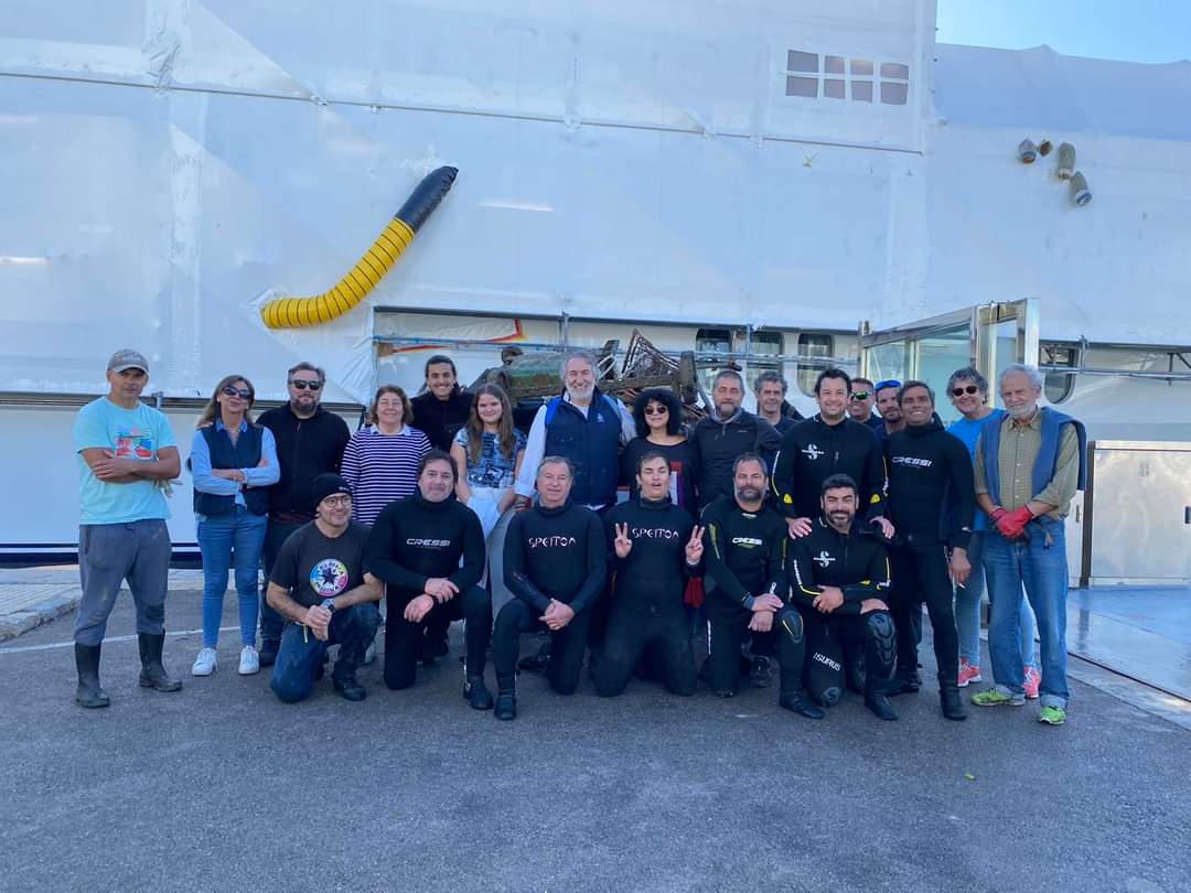 conso_7's tweet photo. “Calmas de enero” del @RCNPalma hemos dedicado la mañana a la limpieza de basura del fondo marino. No os podéis imaginar todo lo que el mar esconde... #rcnpsostenibilidad #OrgulloRCNP https://t.co/kSykhxYO0W