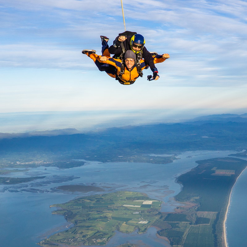 PureNewZealand's tweet photo. Buckle up for an unforgettable journey filled with art, adventure, and beautiful landscapes as you roadie your way from Auckland to Taupō! 🚗 Ready for the ride?​

#NZMustDo #NZBucketList​
📸: Miles Holden, Matt Crawford, Skydive Tauranga, Graeme Murray, AJ Hackett