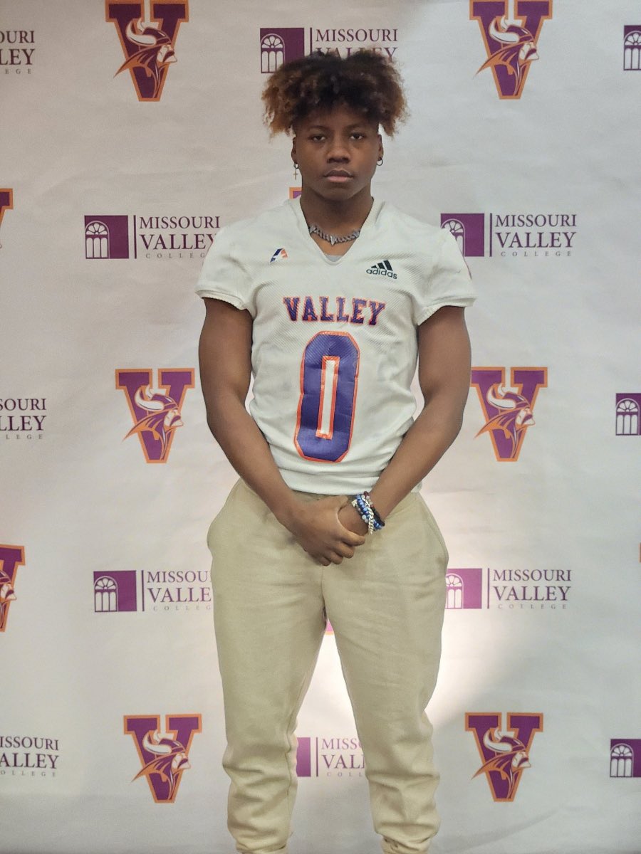 Had a great official visit over at Missouri valley college felt extremely welcomed up there <a href="/coach_sallen/">Sergio Allen</a> @CoachCannonMVC <a href="/zanekthompson/">Zane_Thompson58</a> <a href="/AllenTrieu/">Allen Trieu</a> @RivalsFriedman @RivalsPapiClint <a href="/EDGYTIM/">Timothy “EDGYTIM” OHalloran</a> <a href="/247recruiting/">247Sports Recruiting</a>