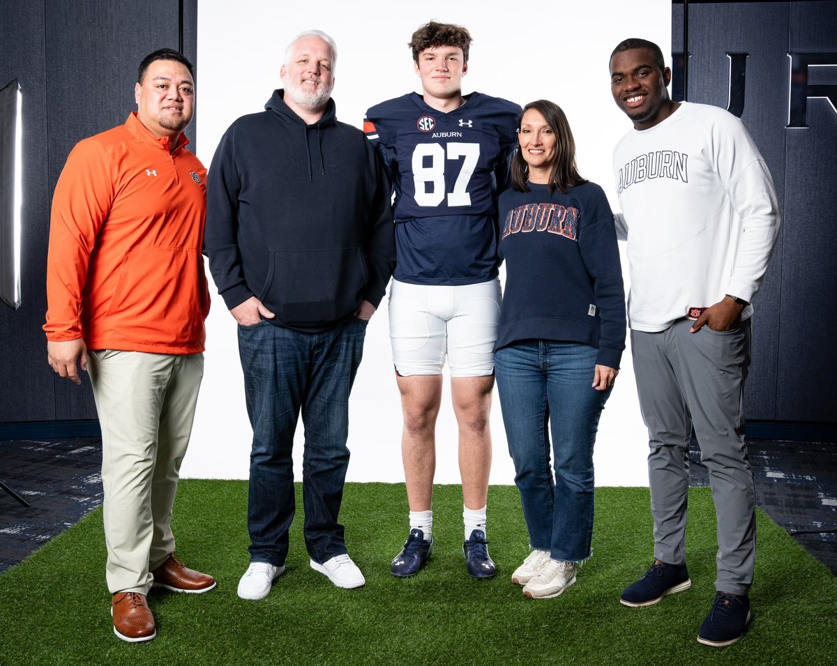 Enjoyed being home. Ready to add my brother to the family @Hollis2007 let’s show him some love Auburn @AuburnFootball @AubMade @B_Aigamaua @CoachBradleyAU @AubTigers @AuburnRivals @Auburn247 @CClemente247 @GregSmithRivals @adamgorney @ChadSimmons_ @SWiltfong247 #SealTeam #WDE