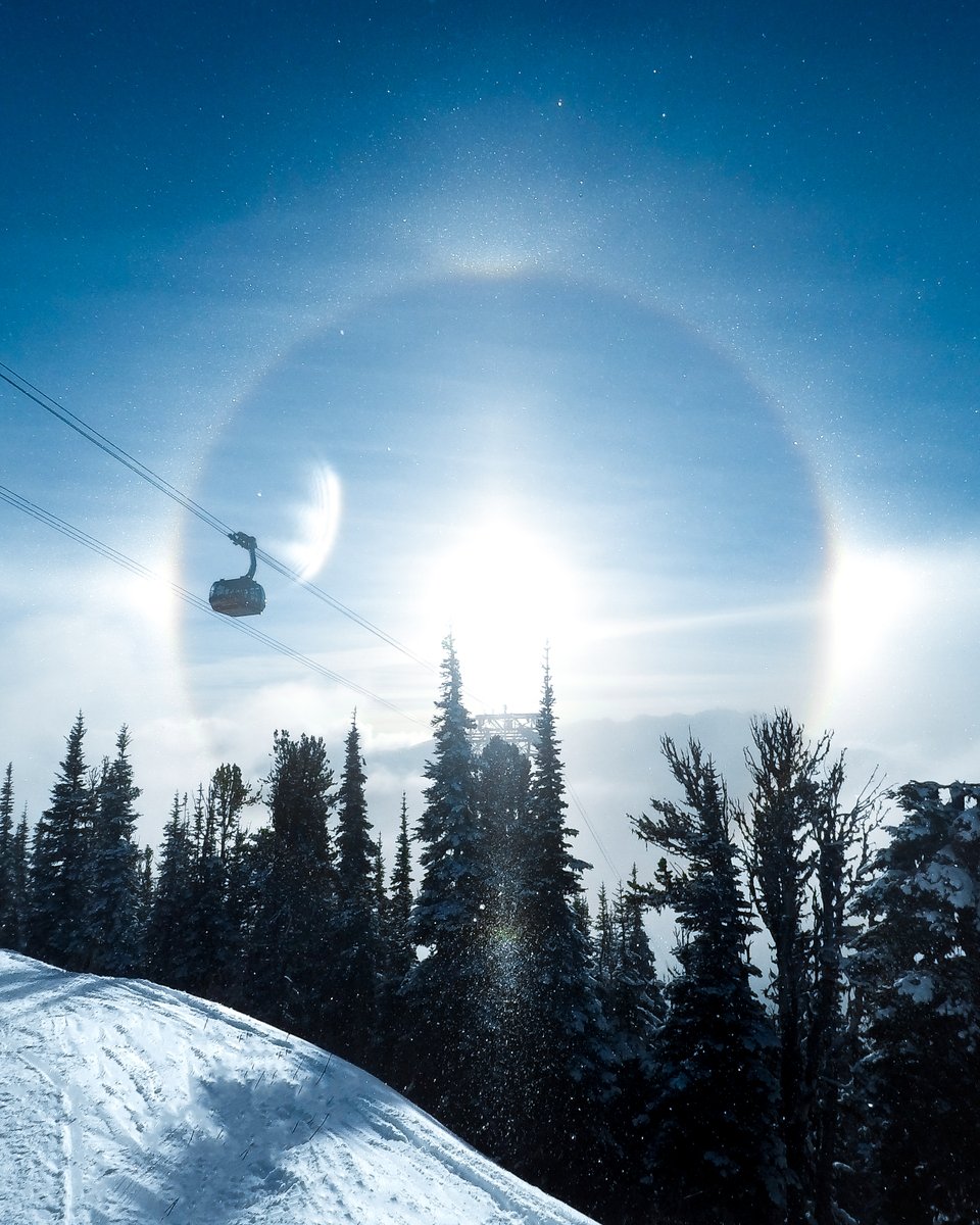 Photo of the Day: Magic on the mountain ❄️ #GoProAwards recipient Jay Petit had his GoPro prepped to capture the elusive sundog—a unique refraction of light through ice crystals.

#GoPro #GoProSnow #Whistler #Ski #Snowboard #Sundog #Silhouette