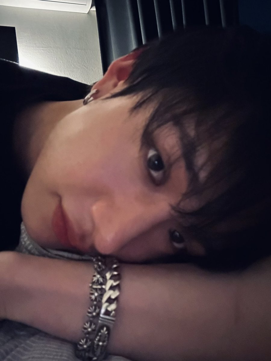 jisoo_up7's tweet photo. #Bangcha
mama q lindo QUIERO Q ME BESÉ 😣 https://t.co/eHkfp3fdqr