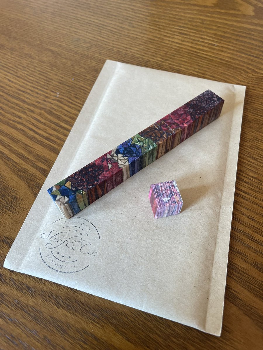 steefさん<a href="/steef55148049/">steef</a> の発明品

美しすぎるステンドグラスウッドのペンブランクを購入させていただきました🤤

これはやばい！

発想がやべーと思いながらジロジロみてます🤤

たまらん🤩