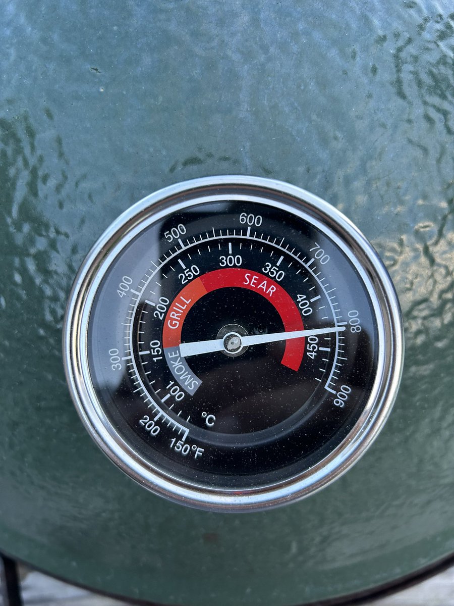 tailgator45's tweet image. Time to sear! #biggreenegg #BGE