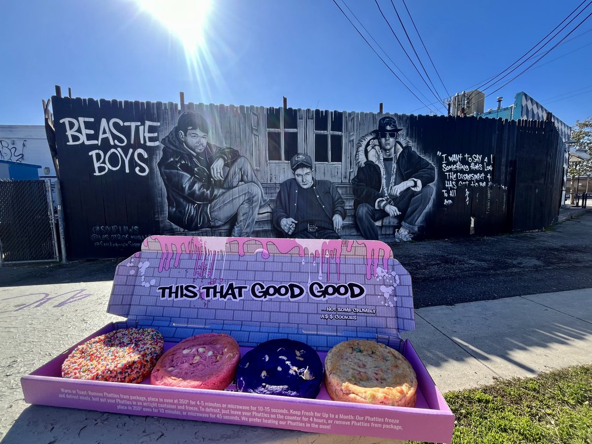 'I want to say a little something that's long overdue / The disrespect to women has got to be through' #SoupLaws #LosOtrosMurals #SanAntonioStreetArt @BeastieBoys #SAArtPlug 
.
.
.
 #SanAntonio #StMarysStrip #sanantoniomurals #SouthtownSanAntonio #BeastieBoys #Music