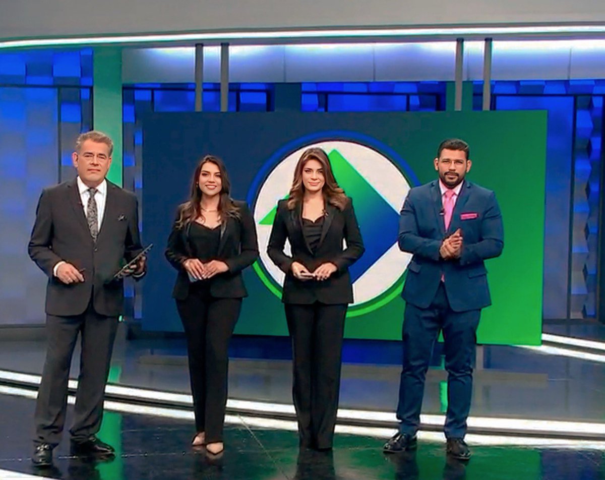 #MinutoAMinuto2024 | Luego de 16 horas de transmisión contínua, finalizamos esta jornada electoral. 

Los invitamos a continuar informándose mañana, con los resultados de los comicios, a partir de las 5:30 a.m.

¡Buenas noches! #Elecciones2024Sv