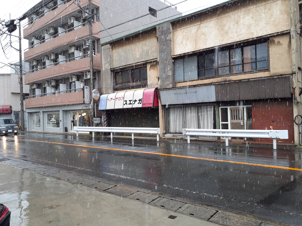 「もう少しで自転車の上で雪だるまになるとこだったぜ」|ほっぺげ☕️🍄日常垢＠お仕事募集中のイラスト